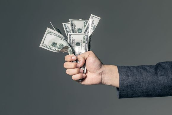 启东讨债公司的收费标准是什么？是按回款比例还是固定收费？